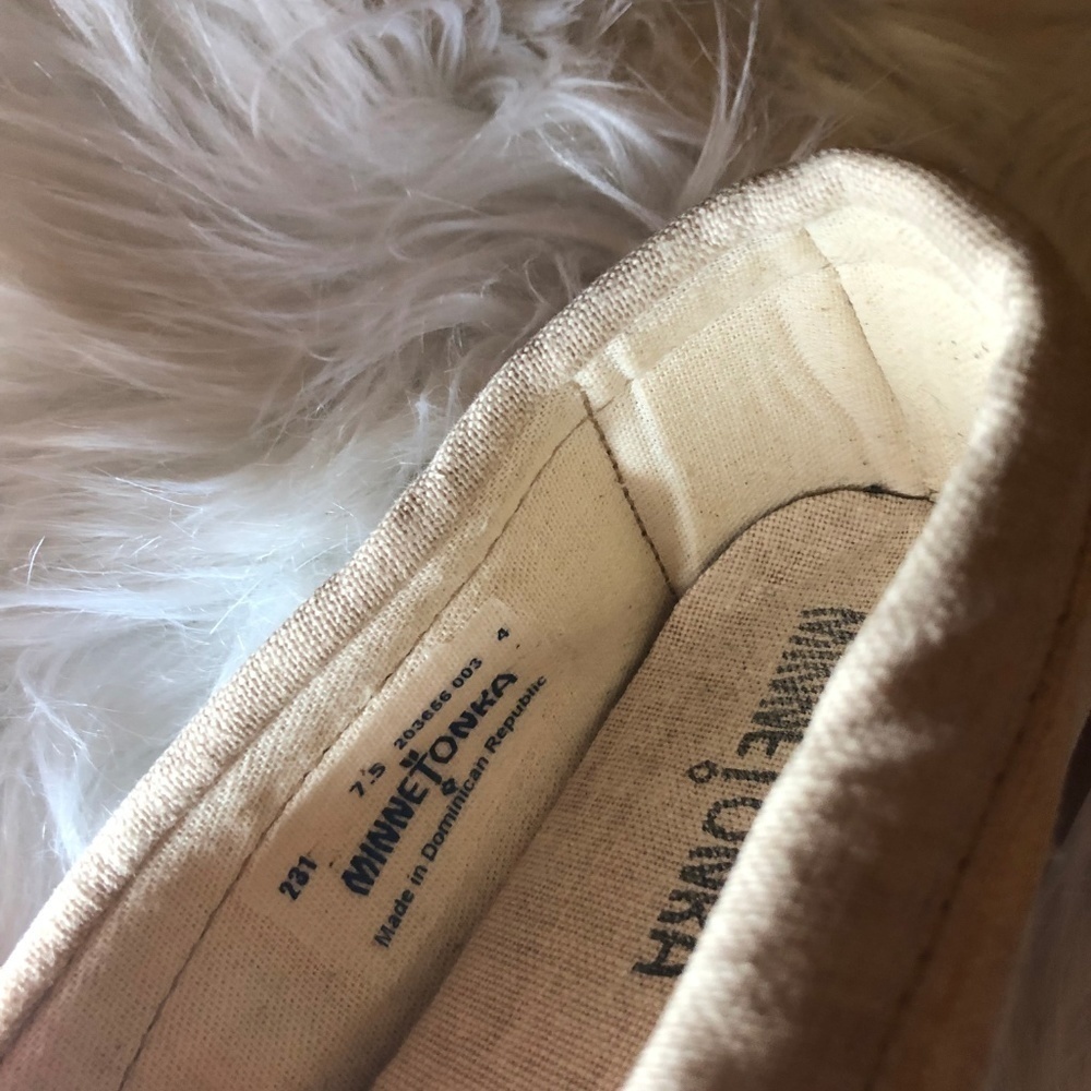 Minnetonka  Beige Canvas Loafers Size 7.5 - Picture 3 of 7